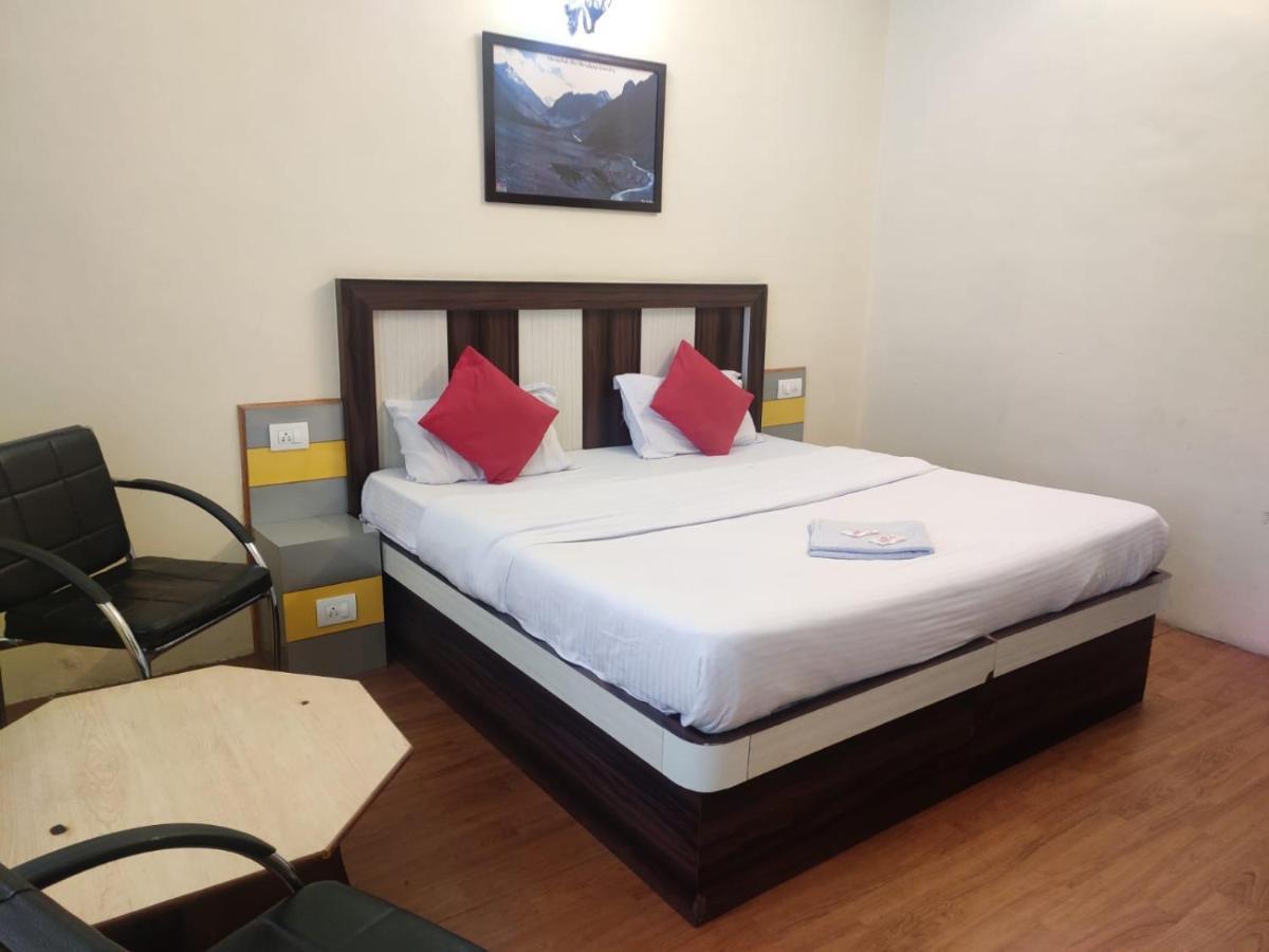 Hotel Amandeep Dharamshala Dış mekan fotoğraf