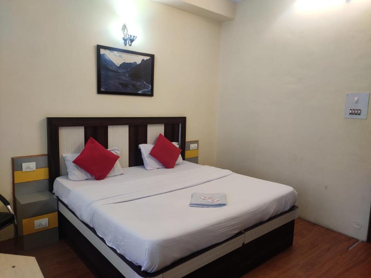 Hotel Amandeep Dharamshala Dış mekan fotoğraf