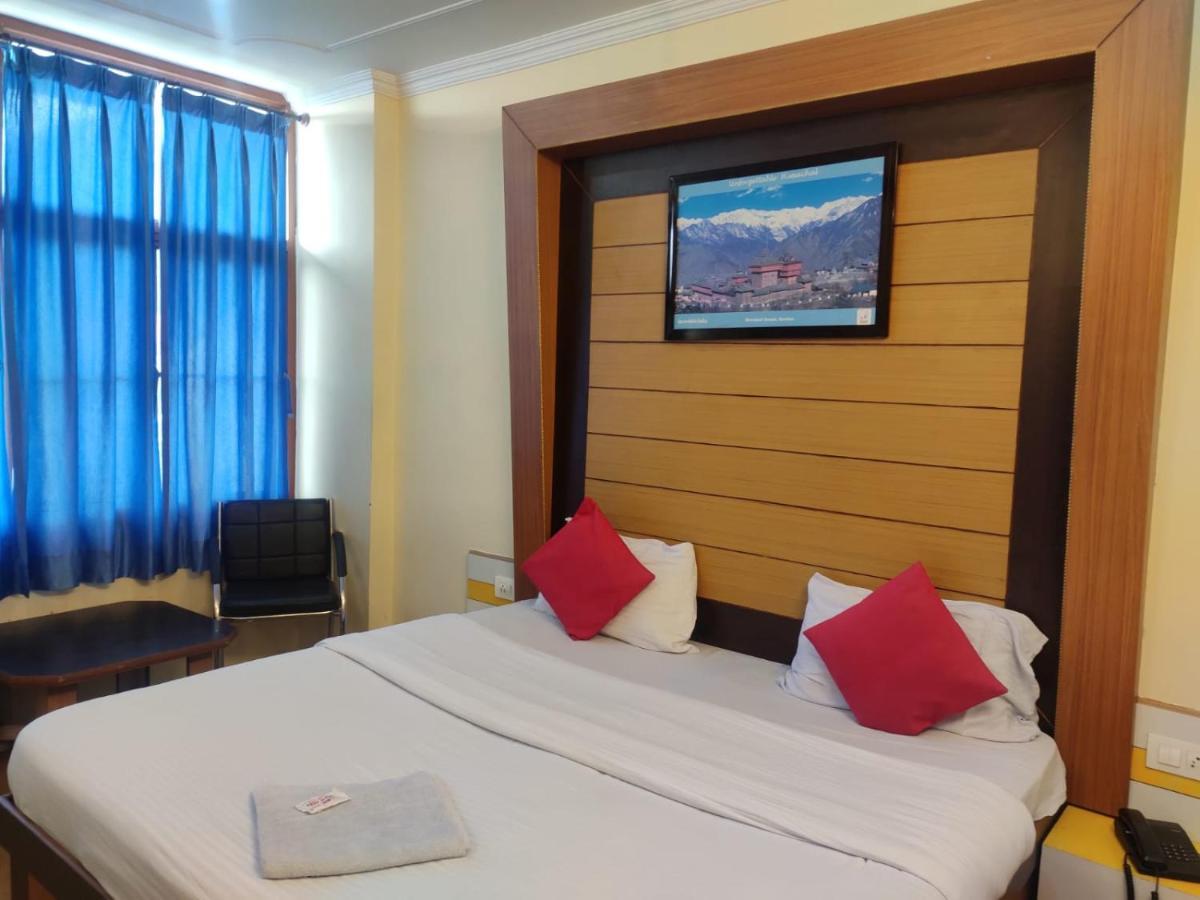 Hotel Amandeep Dharamshala Dış mekan fotoğraf