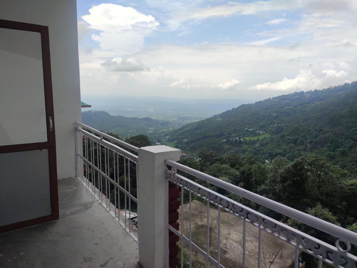 Hotel Amandeep Dharamshala Dış mekan fotoğraf