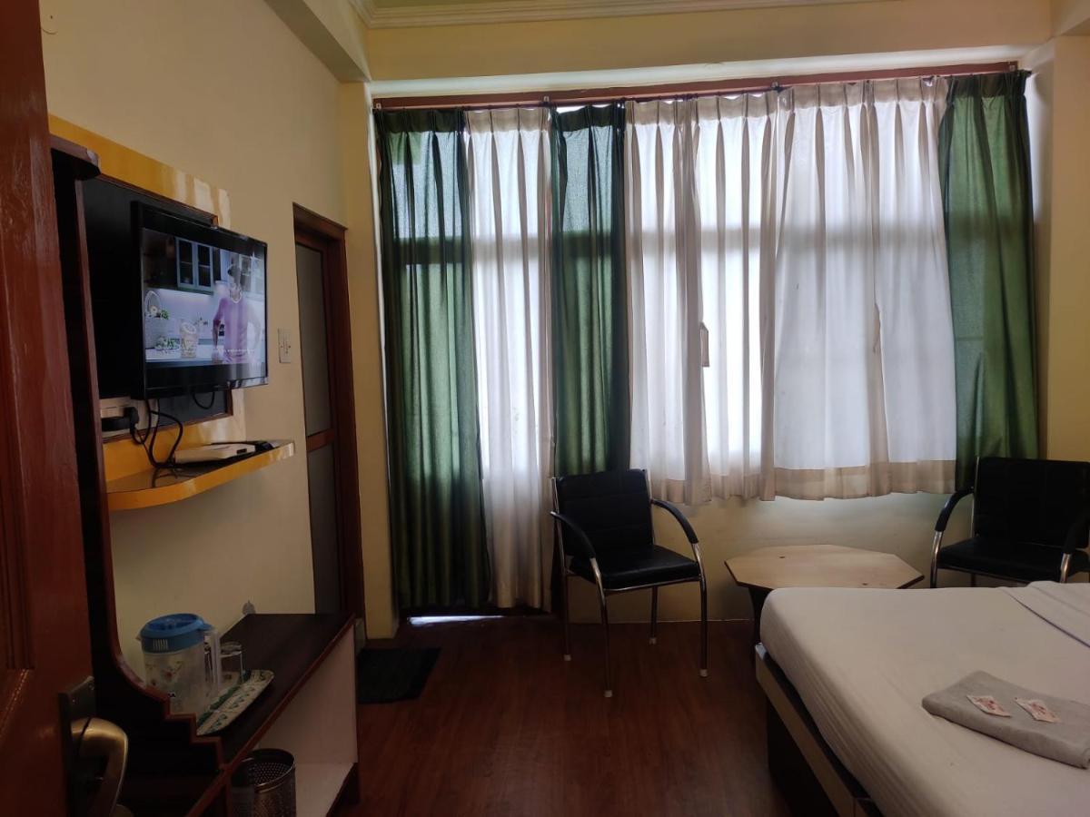 Hotel Amandeep Dharamshala Dış mekan fotoğraf